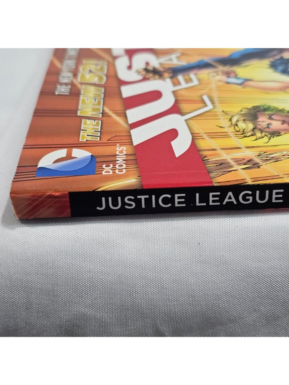 Justice League Vol. 1 Origin Comic Book By Geoff Johns Jim Lee & Scott Williams - Picture 10 of 13